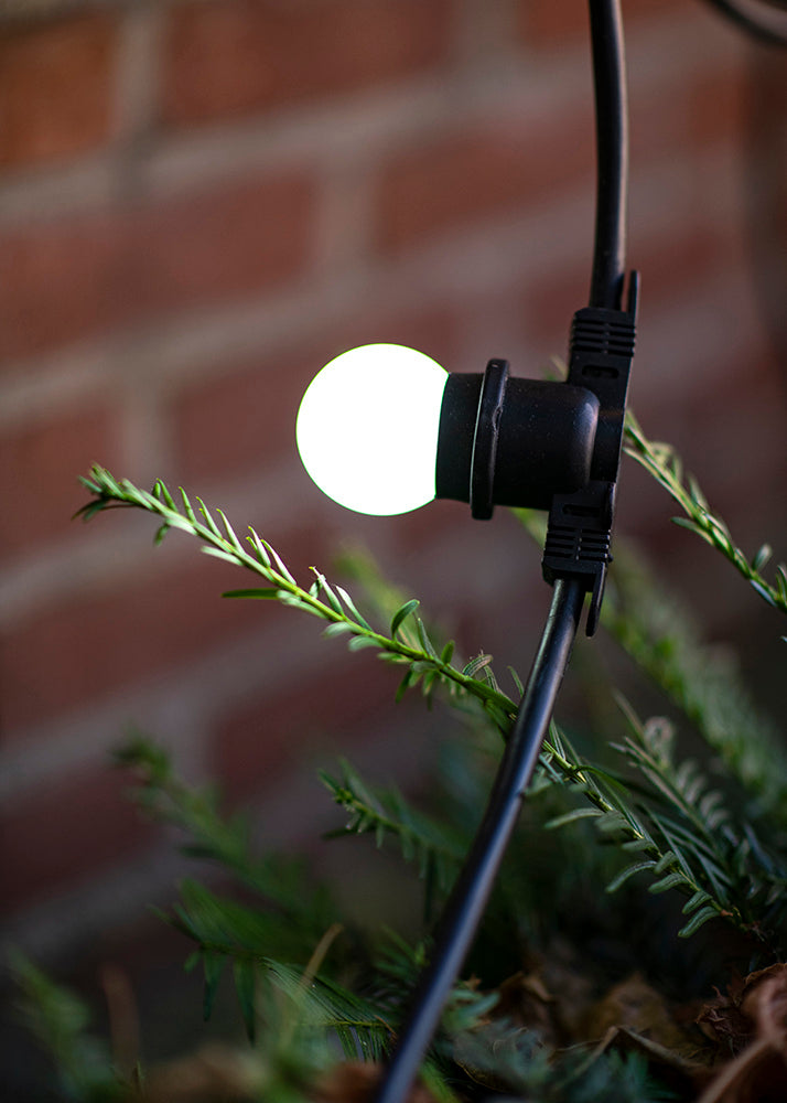 Luz De Cadena De Grado Comercial E27 50M Con 50 Enchufes IP44 - 142611
